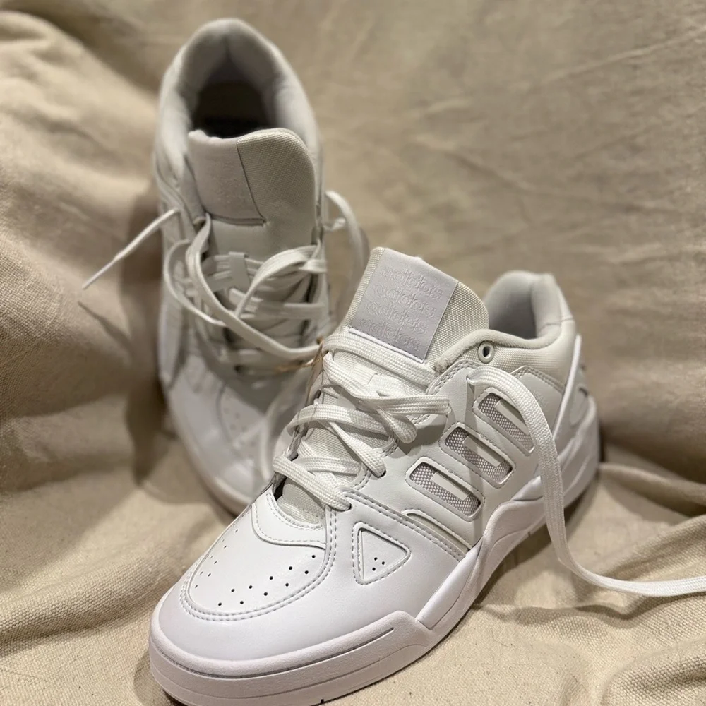 Men’s
Adidas Classic White Basketball Trainers size 8 - Picture 2 of 10